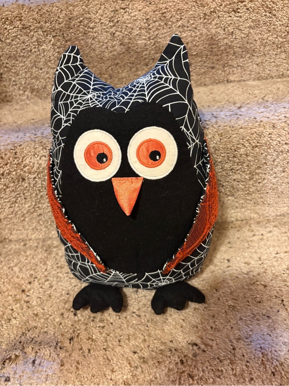 Very cute Halloween owl with nice details